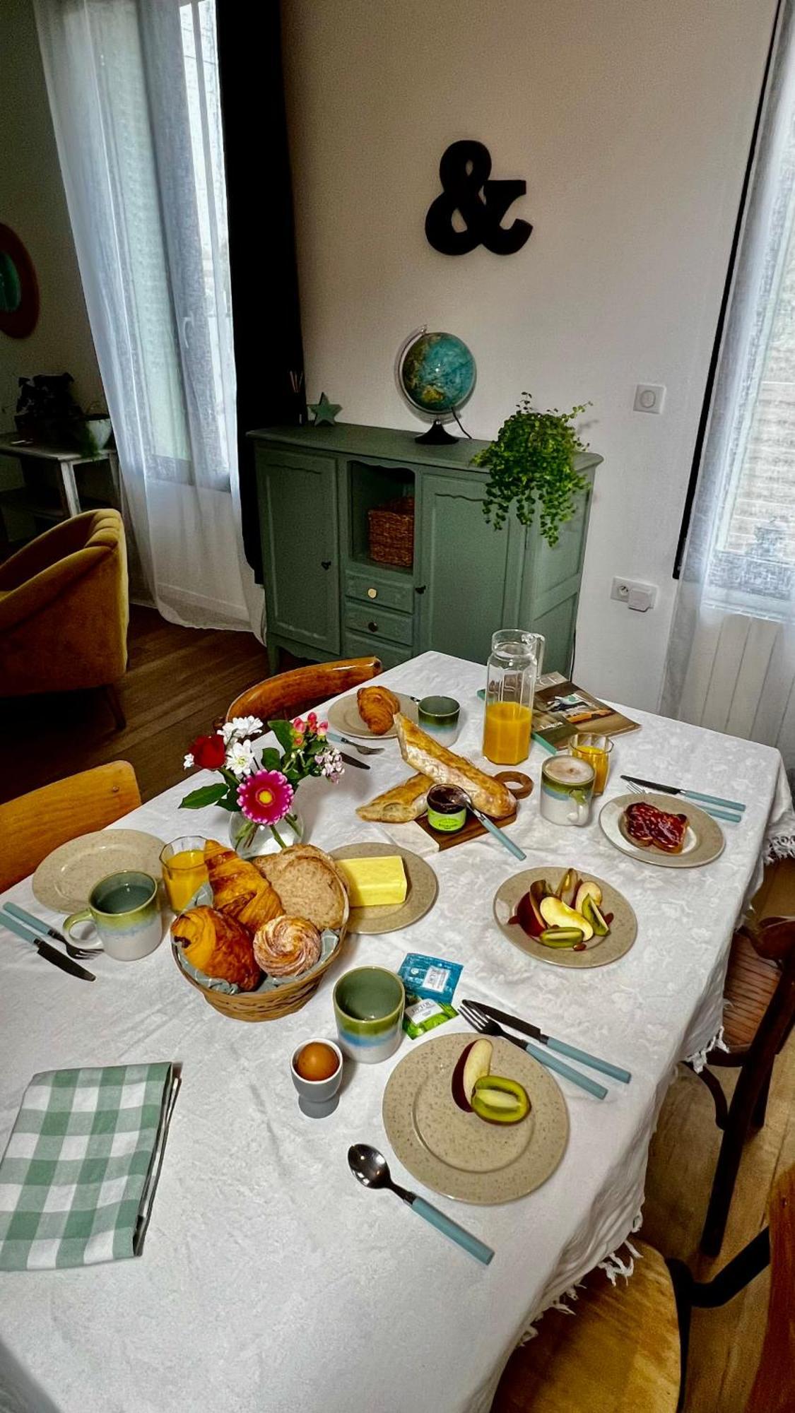 La Maison Des Voyageurs Avec Grand Parking Prive -Calme Et Serenite Chevincourt 外观 照片